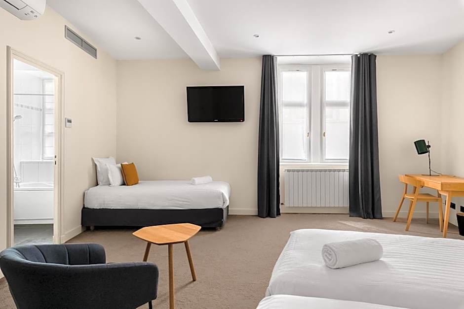 Le Phenix Hotel