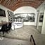 UNDERGROUND Jacuzzi Rooms
