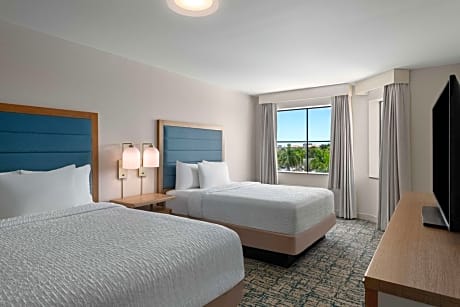 One-Bedroom Queen Suite with Two Queen Beds