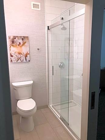 1 King Bed, Non-Smoking, High Speed Internet Access, Microwave, Refrigerator, Full Breakfast