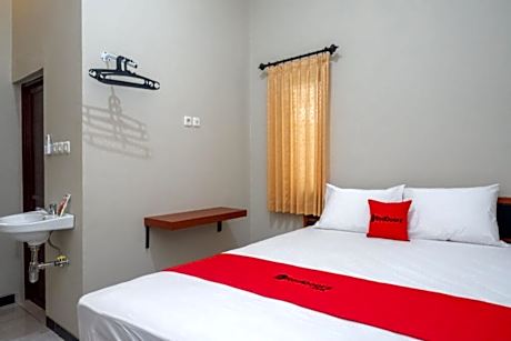 RedDoorz near Kampus UMP Purwokerto 2