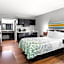 HomeTowne Studios by Red Roof Richmond - Airport Sandston