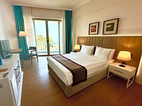 Superior Room with Sea View and Balcony