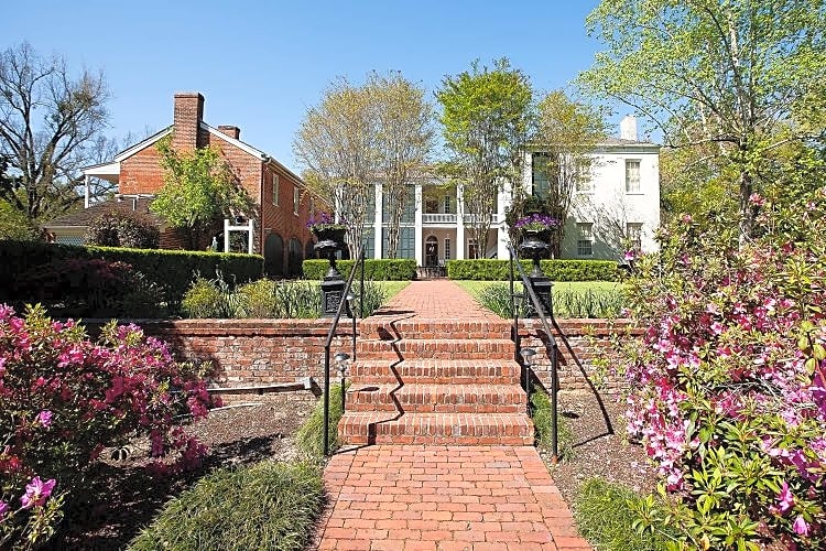 Monmouth Historic Inn