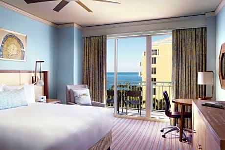 Partial Ocean View, Guest room, 1 King, Balcony (1 King Bed)
