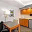 La Quinta Inn & Suites by Wyndham Denver  Golden