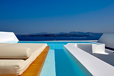 The Elite Villa with a Unique Heated Infinity Pool - Caldera Sea View