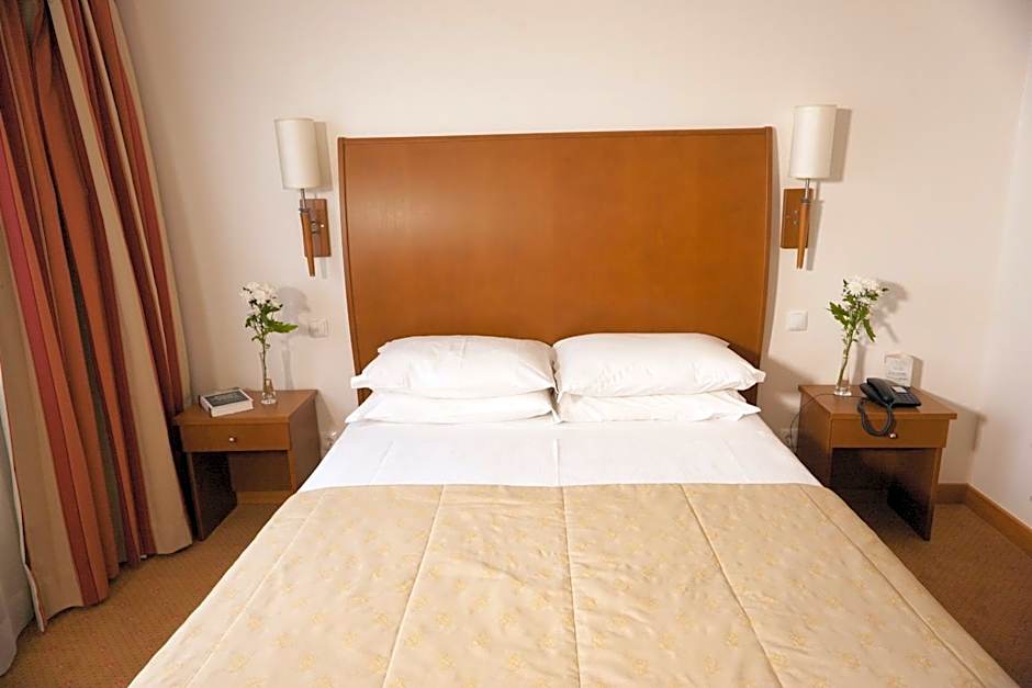 Photo 1 of 4 of Single Room