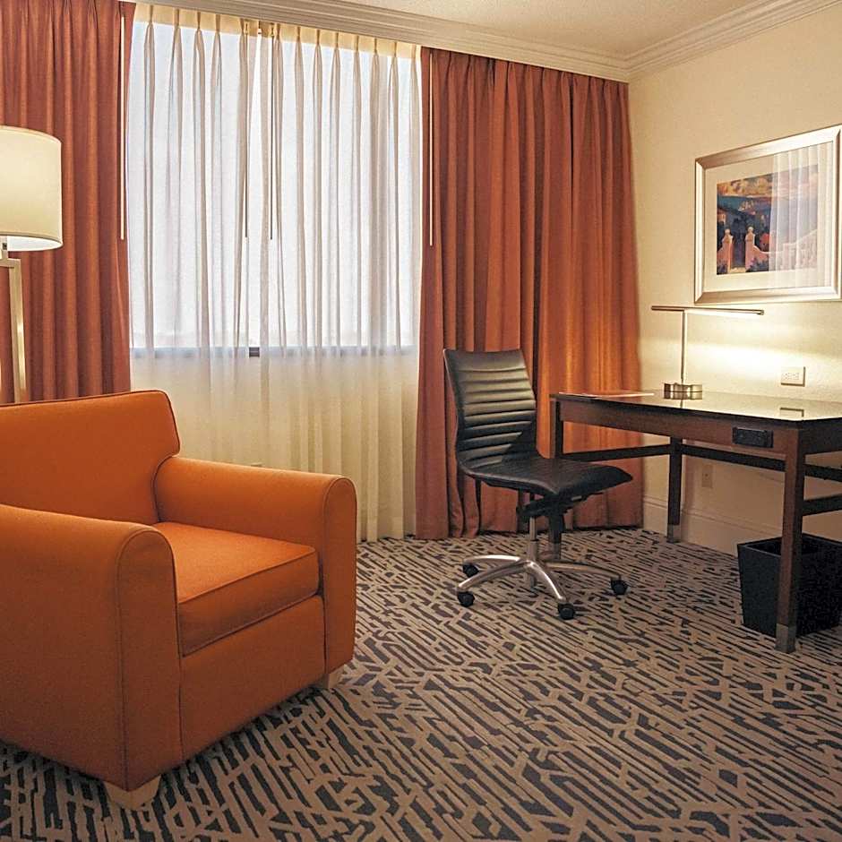 Hilton Palm Beach Airport