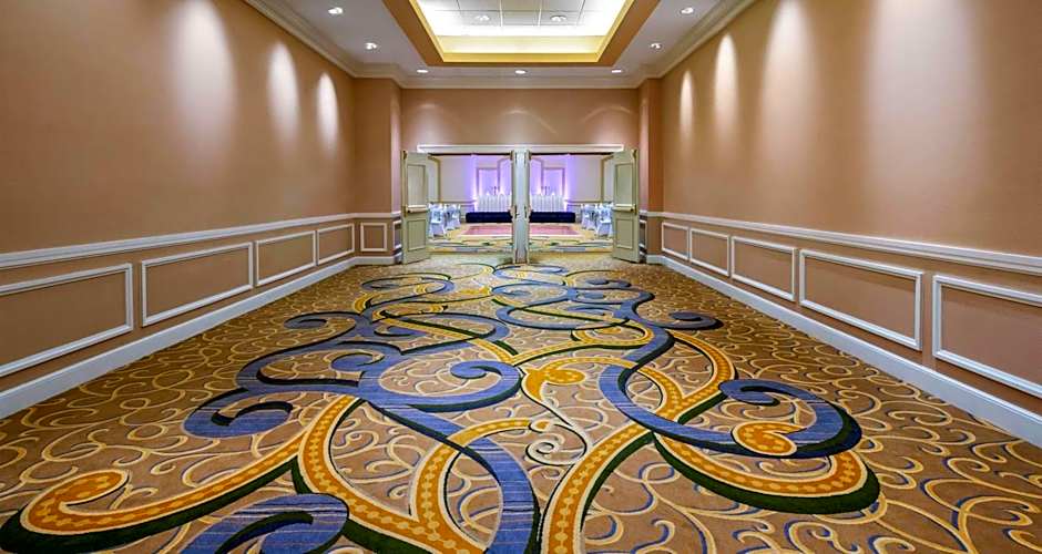 Hilton Indianapolis Hotel & Suites