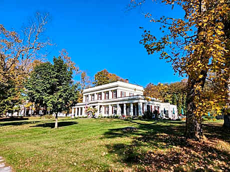 Arlington Inn & Spa