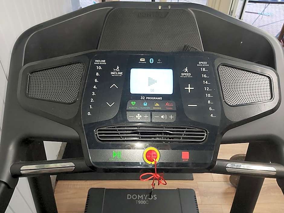 Château Lambert Moulinsart Hotel, shuttle airport, long term parking, snooker, large terrasse, dinner, breakfast