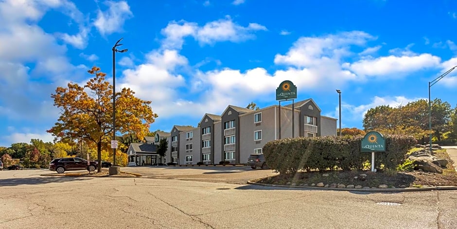 La Quinta Inn & Suites by Wyndham Cleveland Independence