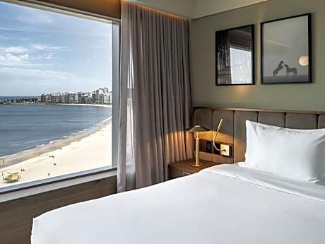 Deluxe Room with King Bed and Sea View