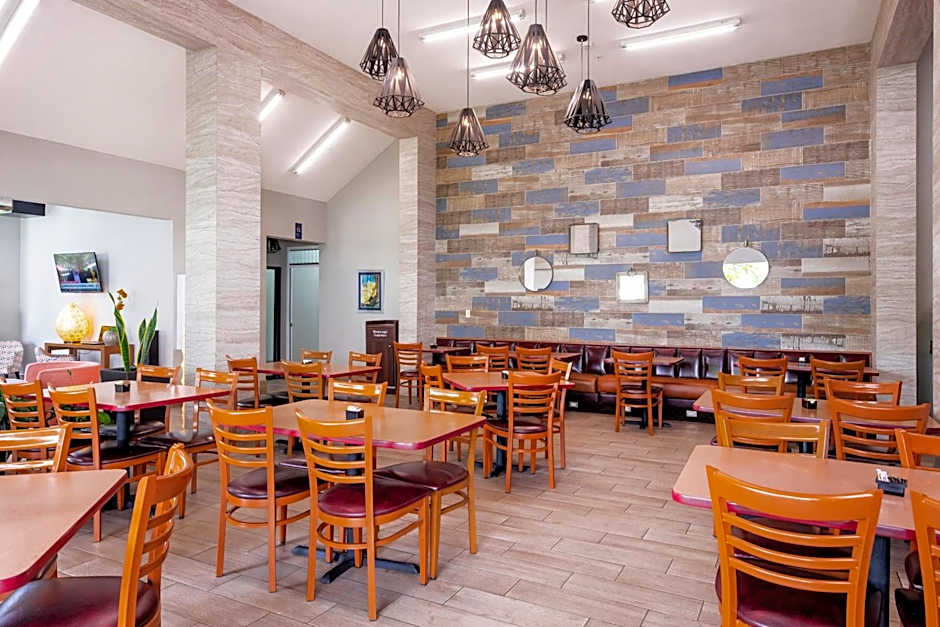 Irazu Hotel & Studios