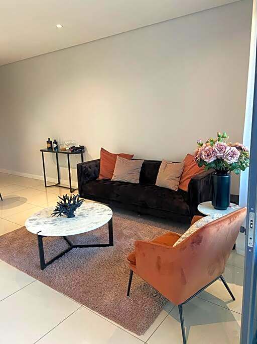 Trendy 2-bed 2-bath Apartment