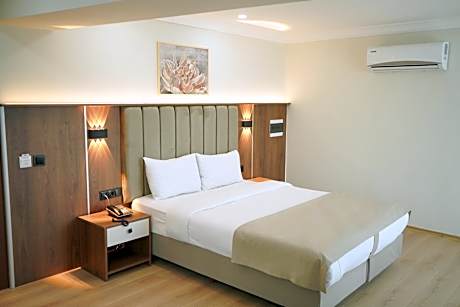 Deluxe Double Queen Suite