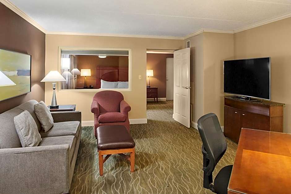 DoubleTree by Hilton Akron Fairlawn