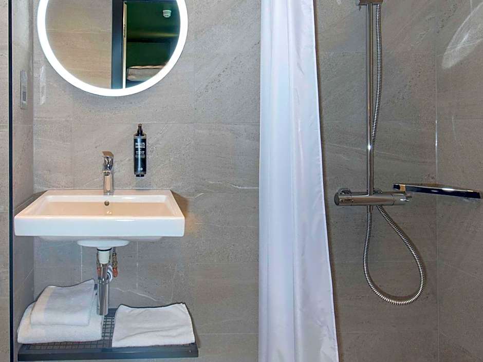 ibis London Gatwick Airport