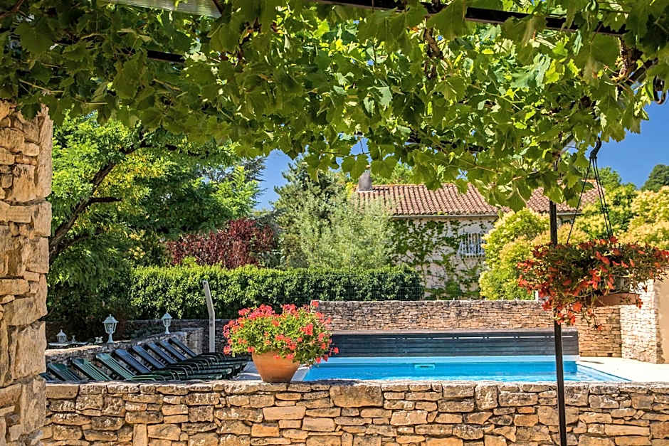 Logis Hôtel Restaurant L'Escarbille