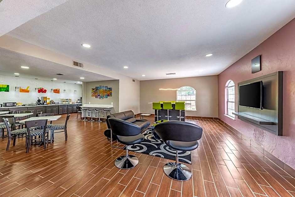 Quality Inn & Suites Canton