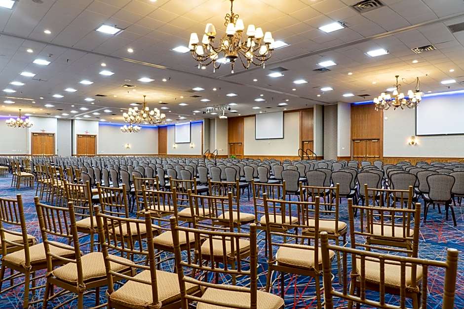 MCM Eleganté Hotel & Conference Center