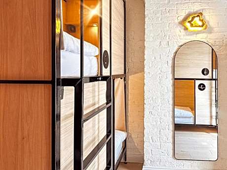 Bed in 4-Bed Mixed Dormitory Room with Shared Bathroom