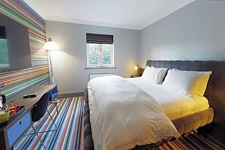 Club Room (FREE GYM & POOL ACCESS)