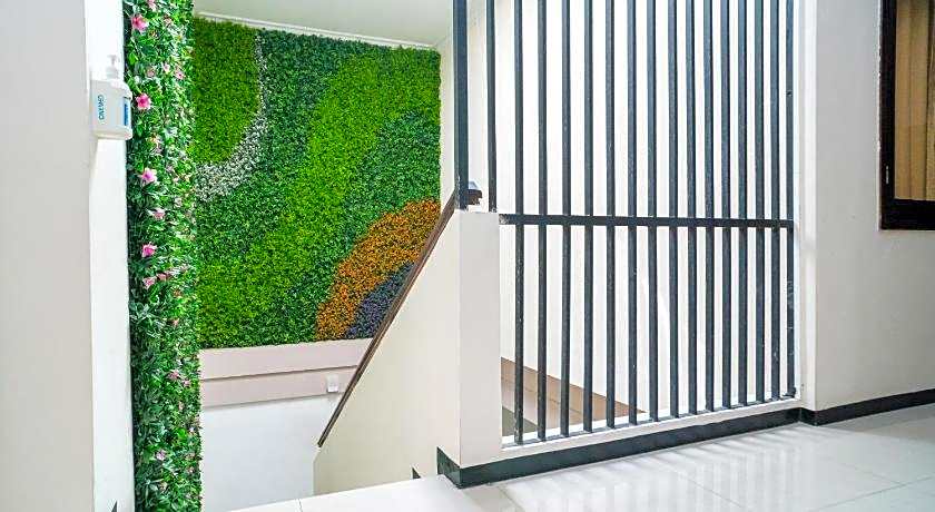 RedDoorz Syariah near Marvell City Mall 2