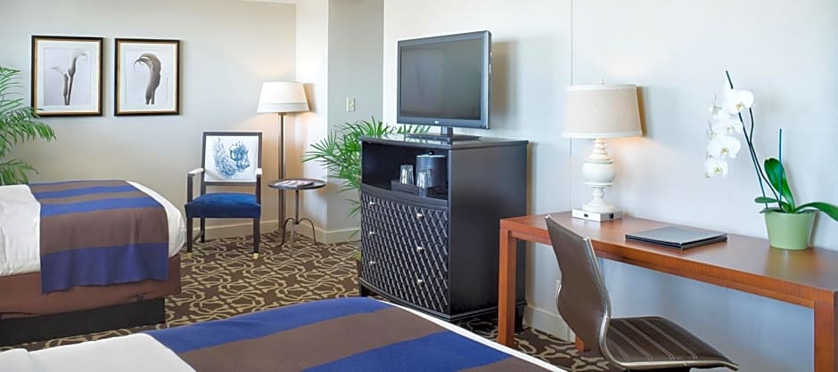 Hotel Phillips Kansas City Curio Collection by Hilton