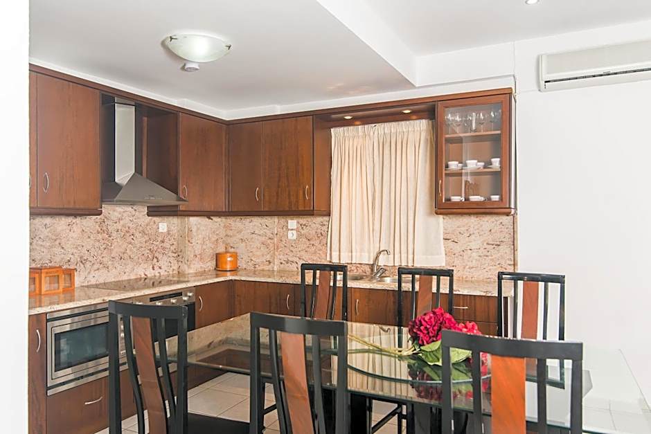 Yiannis Manos Hotel Resort