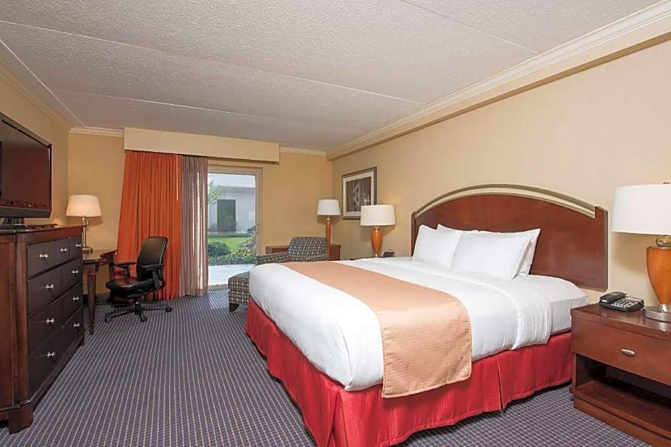 DOUBLETREE BY HILTON HOTEL GRAND RAPIDS AIRPORT