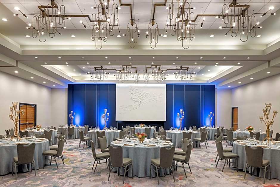 The Lofton Hotel Minneapolis, Tapestry Collection by Hilton