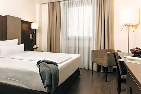 Gemütliches Zimmer mit Waldblick