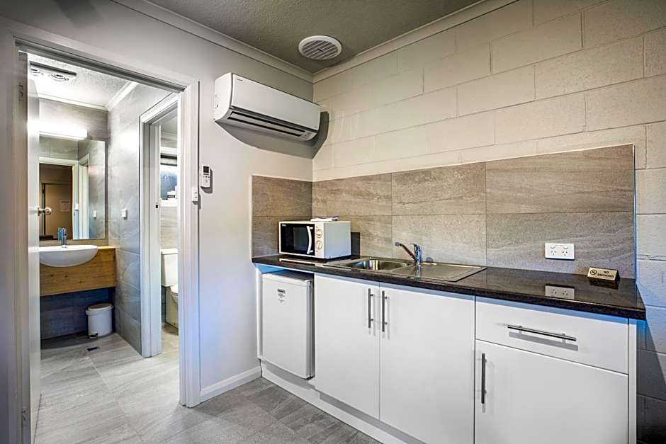 Nightcap at Riverside Hotel