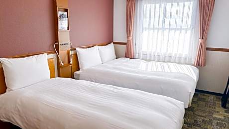 Family Twin Room - Non-Smoking - Small Dog Friendly