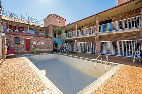 Econo Lodge Inn & Suites Downtown San Antonio