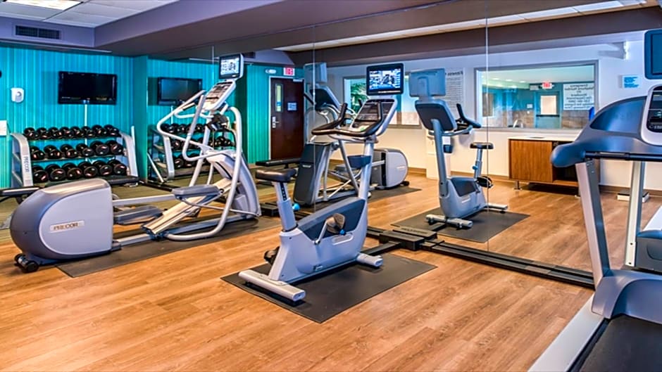 Holiday Inn Express Woodland By IHG
