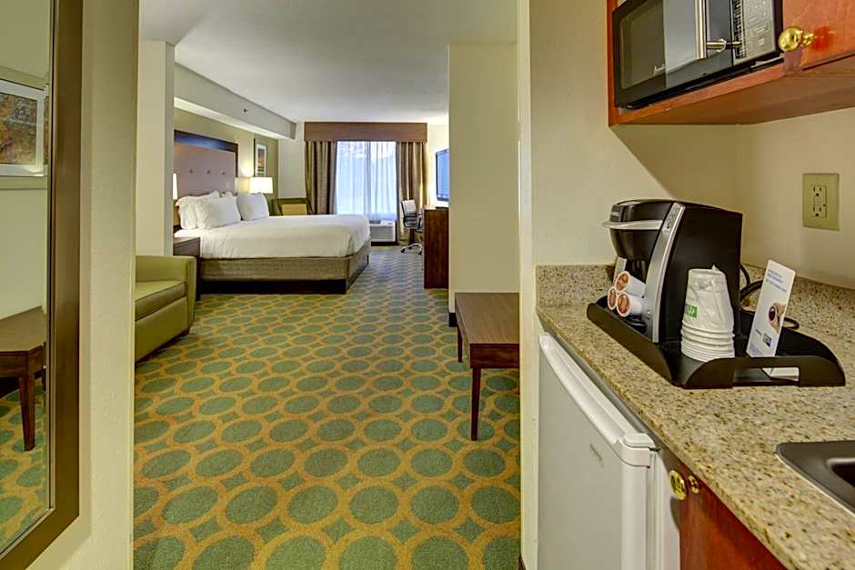 Holiday Inn Express Hotel & Suites Emporia By IHG