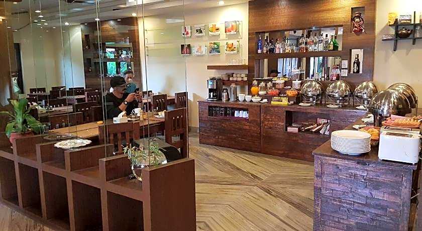 Hotel Middle Path & Spa