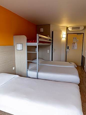 Quadruple Room with 1 Double Bed and 2 Single Beds