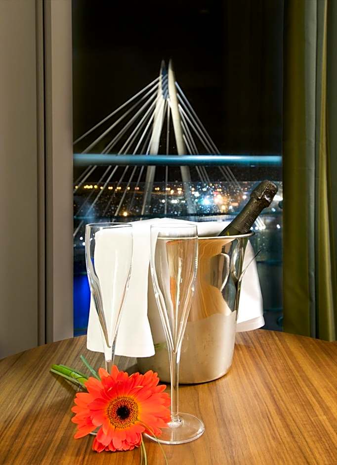 Waterfront Southport Hotel