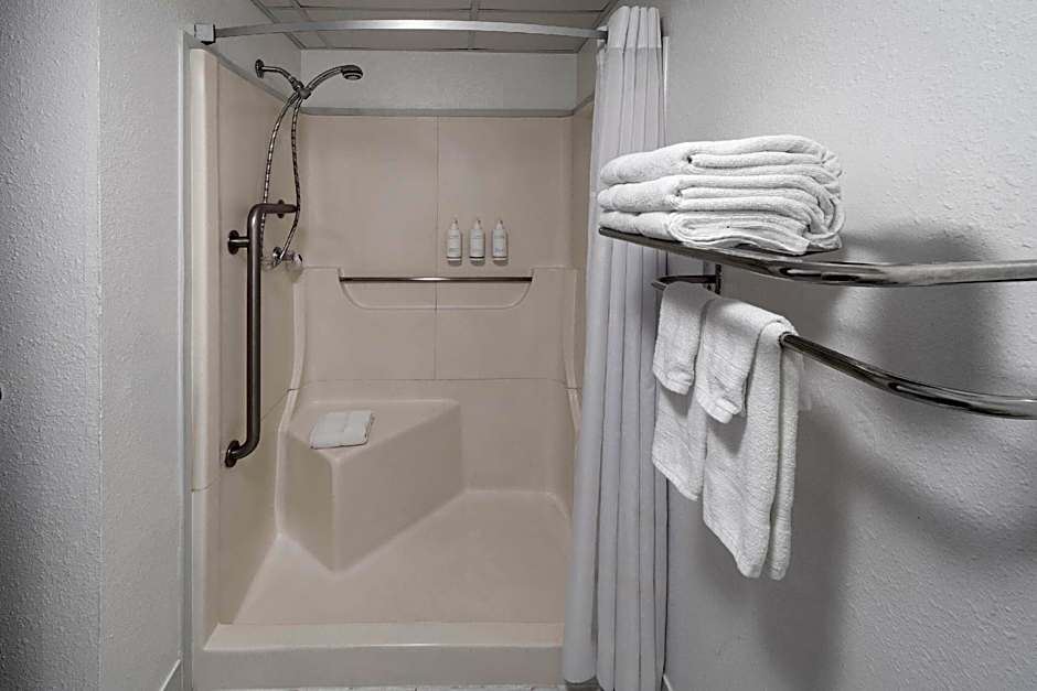 Super 8 by Wyndham Rock Port MO