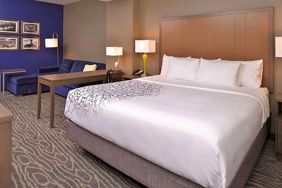 Photo 1 of 1 of Deluxe 1 King Bed, Accessible