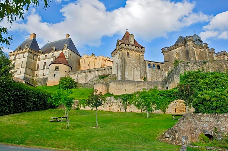 Le Prieuré du Château de Biron