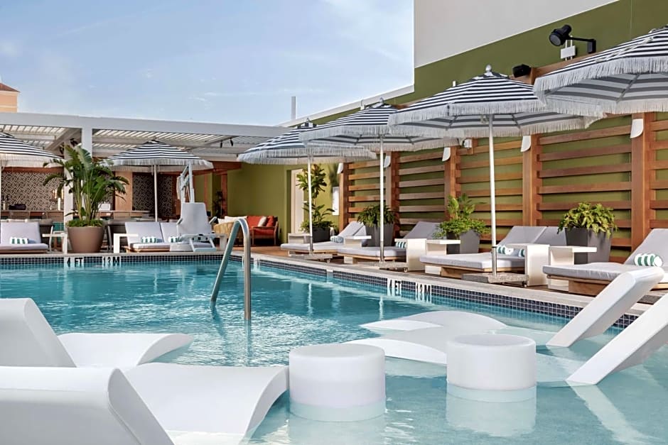 The Hiatus Clearwater Beach, Curio Collection by Hilton