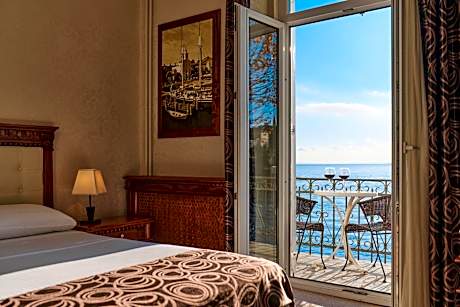 Superior Double Room with Balcony and Sea View