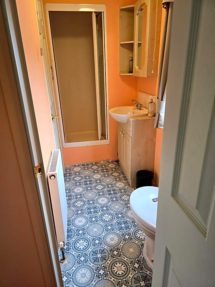 Beautiful 2 bedroomed mobile home