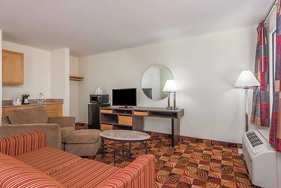 Super 8 by Wyndham Fayetteville