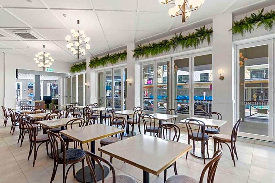 Ramada by Wyndham Hamilton City Center